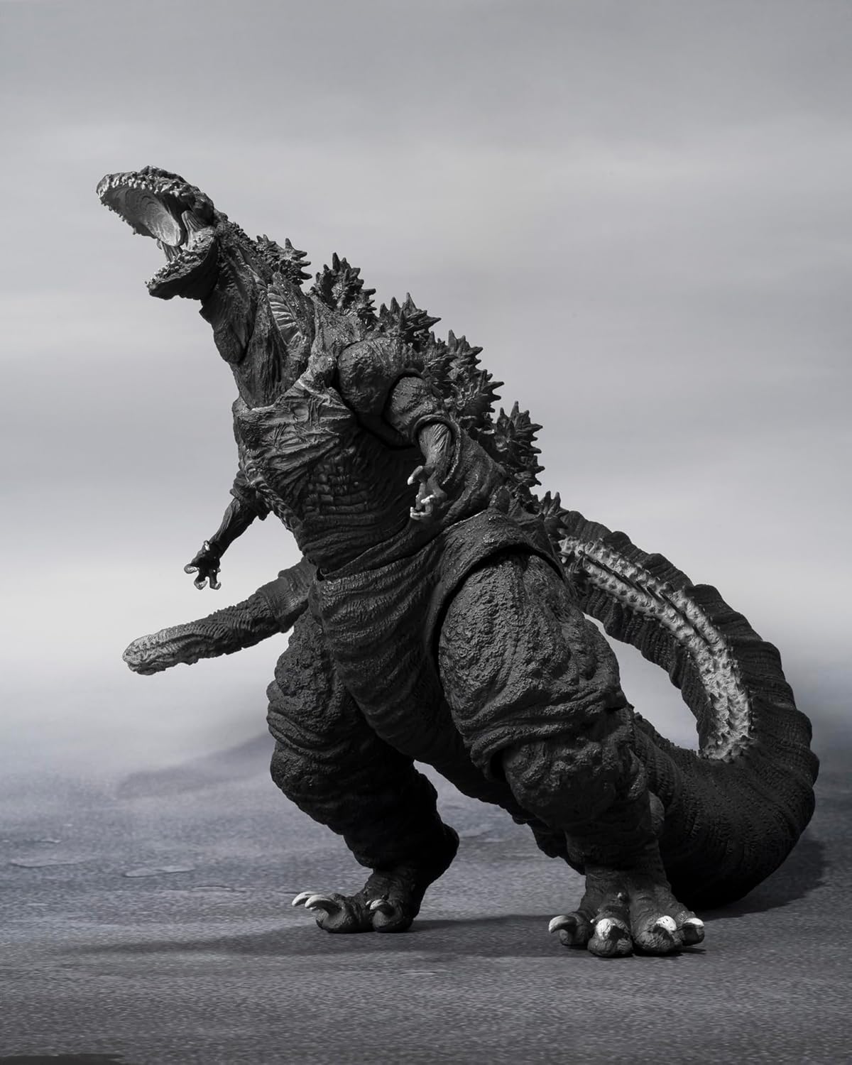 Bandai Tamashii Nations Godzilla Figurine S.H. MonsterArts Godzilla (2016) The Fourth Orthochromatic Version 18 cm