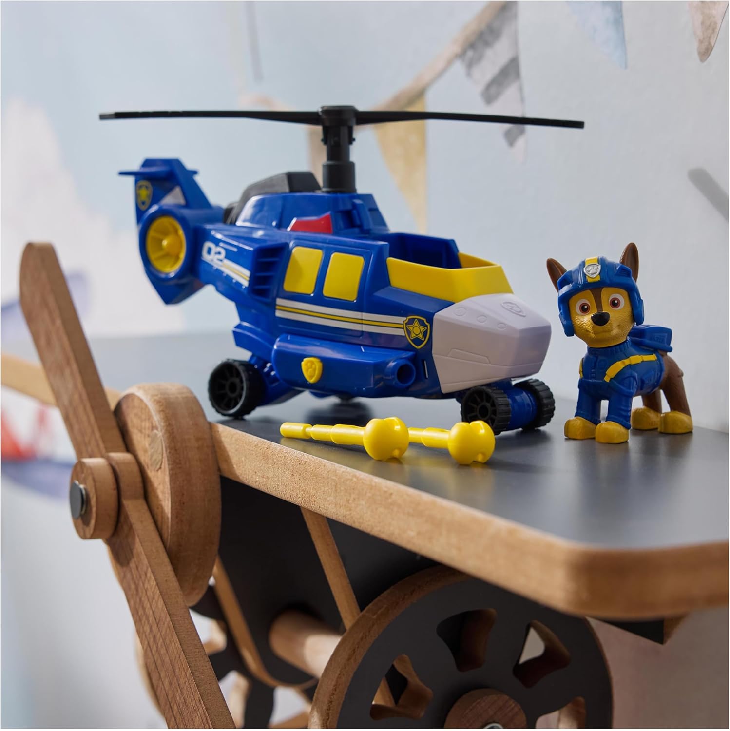 PAW PATROL Air Rescue - Chases Polizei-Rettungshubschrauber mit Geschoss-Abwurf und Chase Spielfigur (Basis Fahrzeug), Spielzeug für Kinder ab 3 Jahren