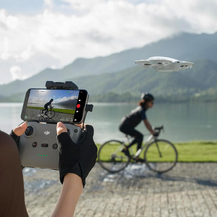 DJI Neo Fly More Combo, Mini drone met 4K UHD-camera voor volwassenen, een zelf-vliegende drone van 135 g die u volgt, opstijgen vanaf uw palm, onderwerp volgen met AI, met RC-N3 en 3 batterijen