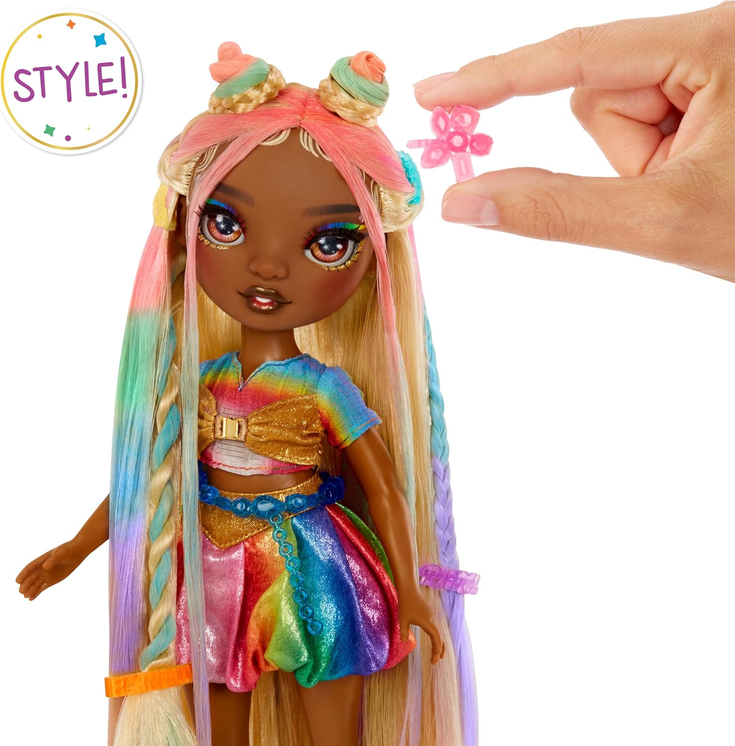 RAINBOW HIGH Hair Chalk & Style Poupée - Meline - Poupée Or & Arc-en-Ciel 28 cm, Craie à Cheveux Lavable, Colorez, Coiffez, Jouez, Rincez et Recommencez, Enfants de 4 à 12 Ans et +