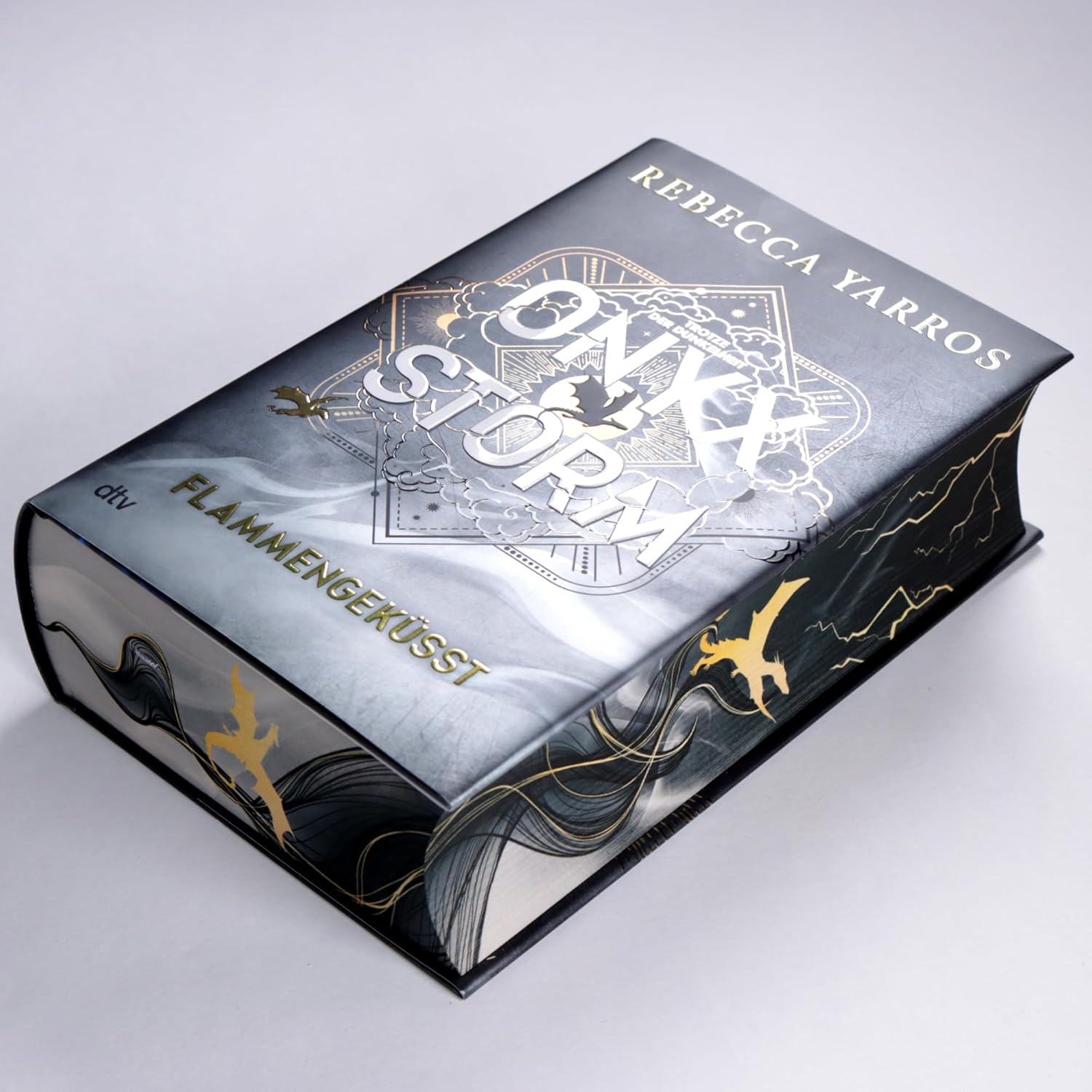Onyx Storm – Flammengeküsst: Roman | Deluxe-Ausgabe mit atemberaubendem Farbschnitt | Die heißersehnte Fortsetzung von ›Fourth Wing‹ und ›Iron Flame‹ (Flammengeküsst-Reihe, Band 3