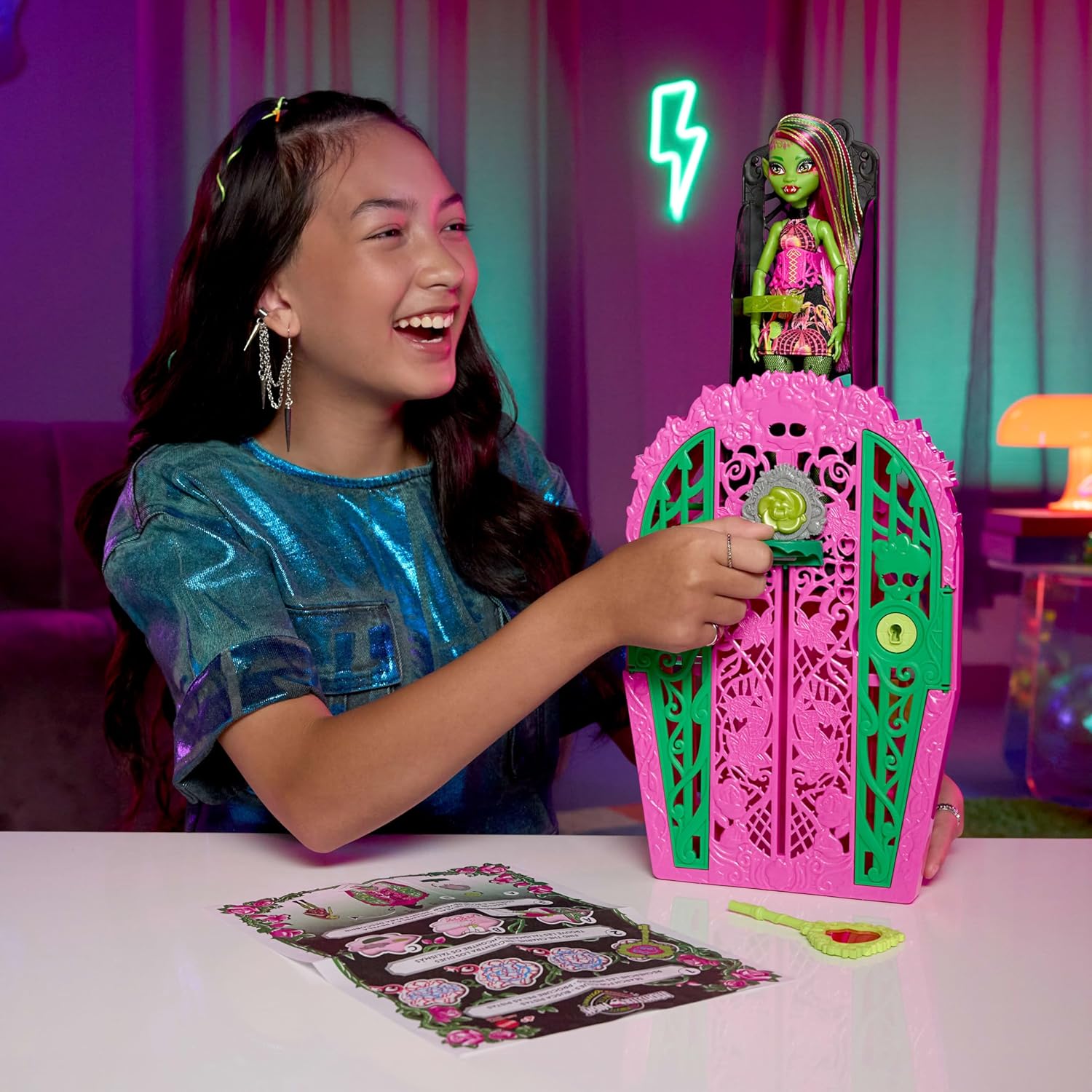 Monster High Skulltimate Secrets Doll and Accessories Set, Garden Mysteries Venus McFlytrap with Reveal Closet & 19+ Tea Party Surprises like Clothes, HYT75