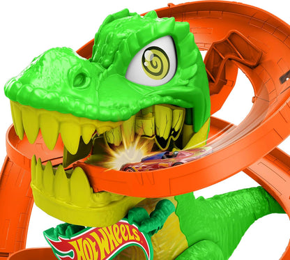 Hot Wheels Zakręcony tor Remiza T-rexa Zestaw do zabawy (ok. 35 cm wysokości), tor samochodowy, dinozaur o ruchomych oczach, metalowy samochód w skali 1:64, kilka możliwości zabawy, JBM73