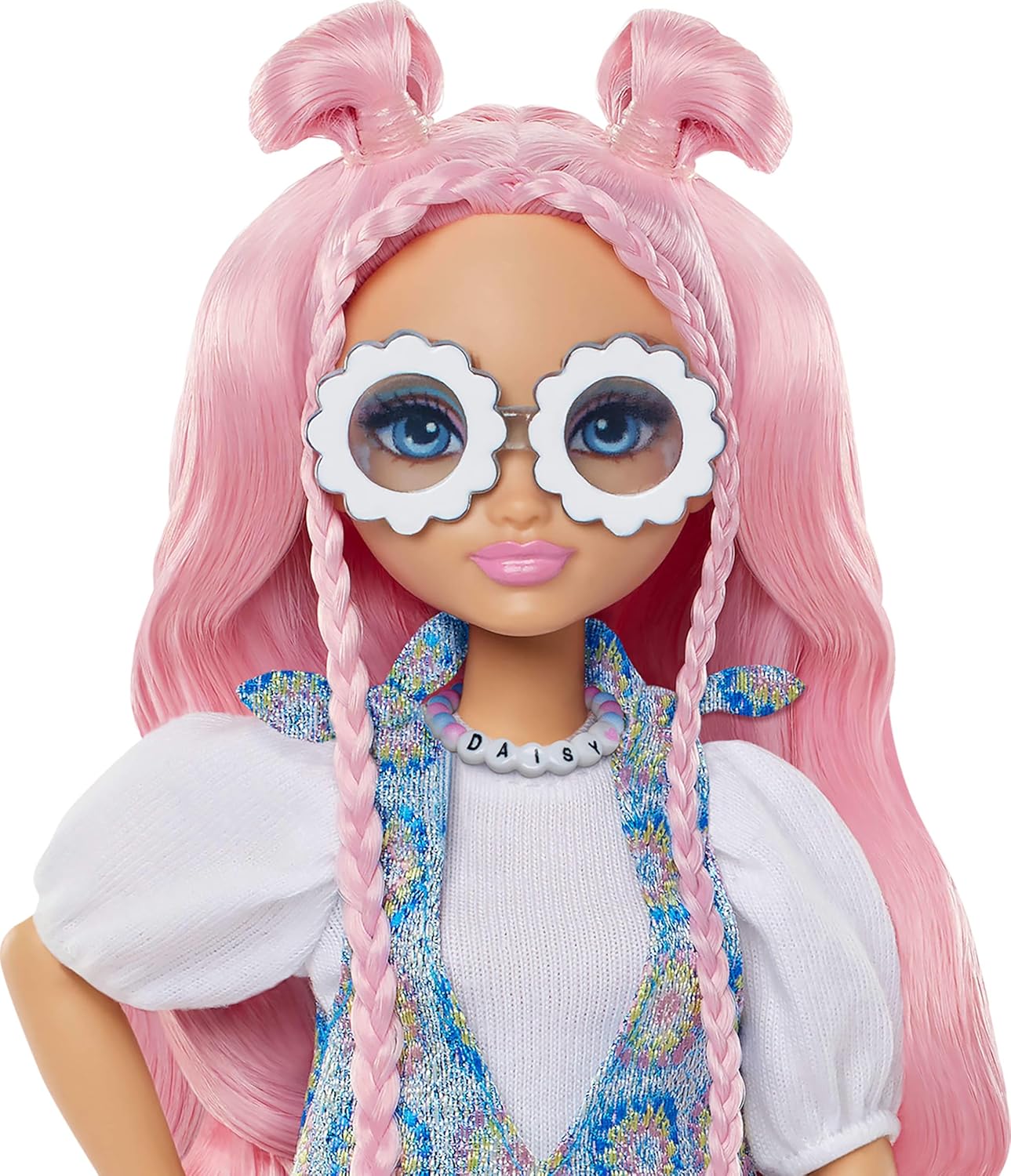 Barbie Dream Besties Doll and Accessories, Daisy Jean Posable Fashion Doll with Removable Fashions & Wavy Pink Hair, 9 DJ & Music Themed Pieces, JDD74