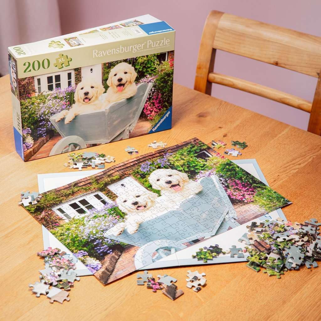 Ravensburger Puzzle 12001368 - Golden Retriever - 200 Teile Hunde-Puzzle für ältere Menschen und Senioren, mit größeren, griffigen Puzzleteilen, großer Bildvorlage und Stabiler Unterlage zum Puzzeln