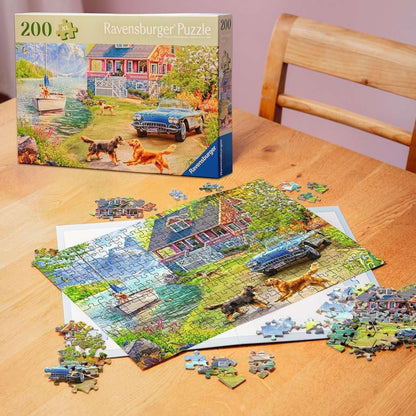 Ravensburger Puzzle 12001370 - Sommerhaus am See - 200 Teile Puzzle für ältere Menschen und Senioren, mit größeren, griffigen Puzzleteilen, großer Bildvorlage und mit Stabiler Unterlage zum Puzzeln