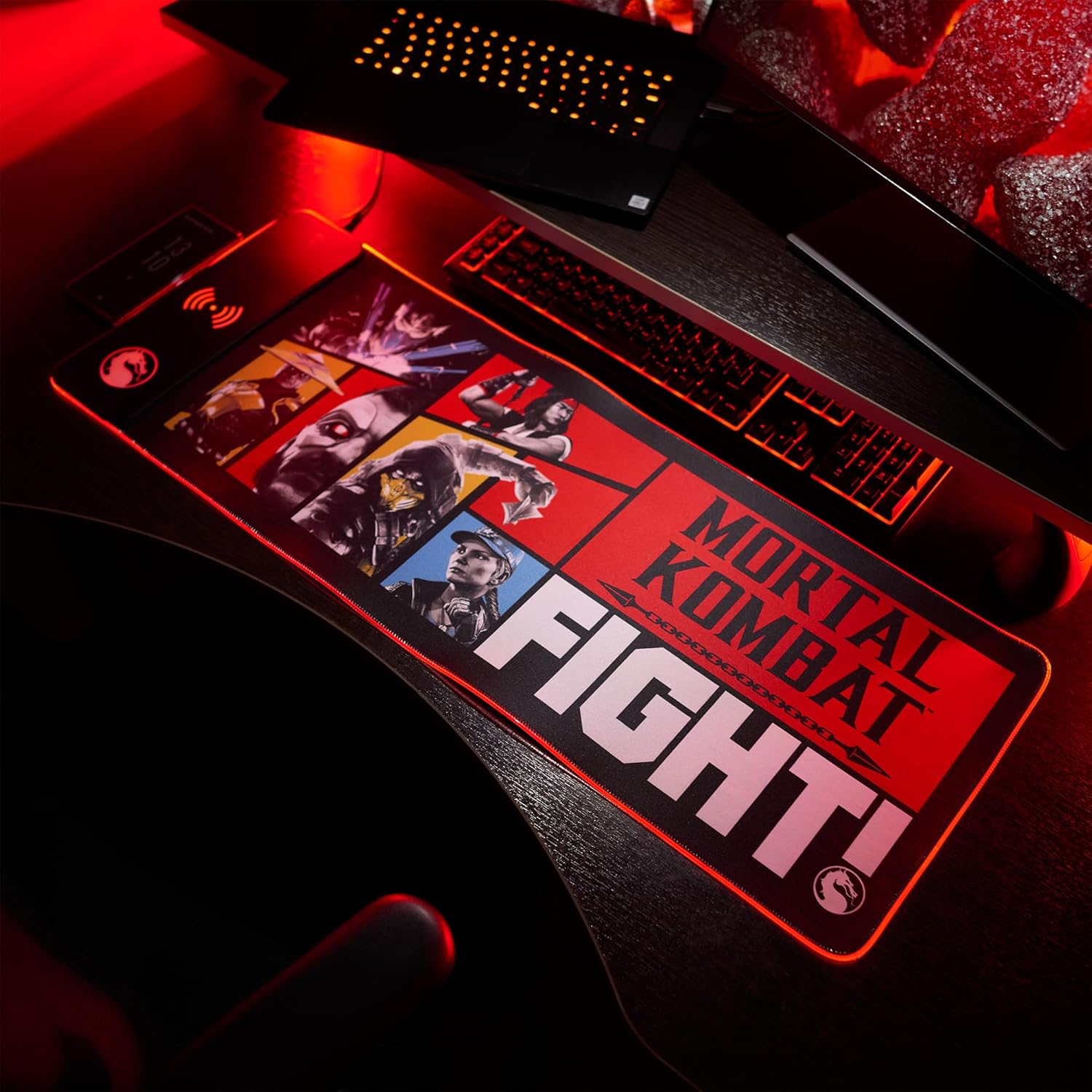 Numskull Mortal Kombat XL RGB Gaming-Mauspad mit 15W kabellosem Ladegerät | Anpassbare LED, rutschfest, wasserabweisend