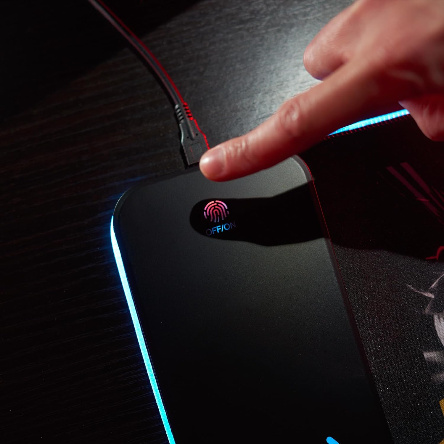 Numskull Mortal Kombat XL RGB Gaming-Mauspad mit 15W kabellosem Ladegerät | Anpassbare LED, rutschfest, wasserabweisend