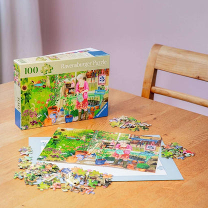 Ravensburger Puzzle 12001362 - Gartenarbeit - 100 Teile Garten-Puzzle für ältere Menschen und Senioren, mit größeren, griffigen Puzzleteilen, großer Bildvorlage und mit Stabiler Unterlage zum Puzzeln