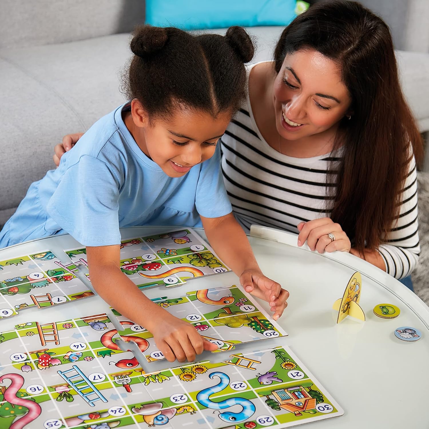 Orchard Toys My First Snakes & Ladders Game for Kids - Grote Peuterspellen met Gigantische kleurrijke 3D-speelstukken, kinder- en kinderbordspellen leeftijd 3-6 jaar - voor 2-4 spelers