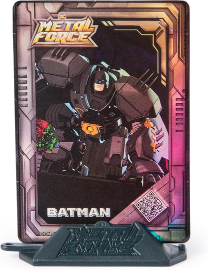 DC Comics, Metal Force Batman Actionfigur, 15,2 cm mit 10,2 cm Minifigur, eingebautem Blaster und Rüstungsanzug, Superhelden-Kinderspielzeug für Jungen und Mädchen ab 4 Jahren