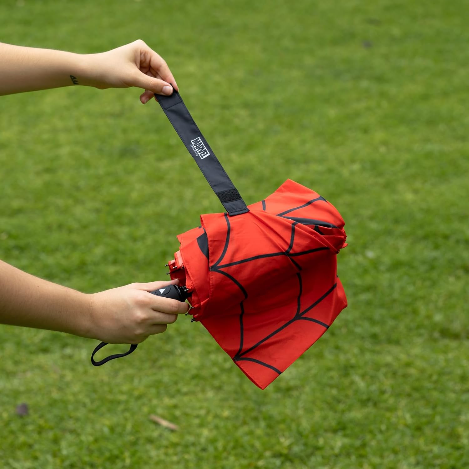 Ombrello Pieghevole Spiderman | Mini ombrello piccolo ideale per bambina/bambino | Ombrello infantile compatto | Regalo per bambino di 10 anni | Regali Supereroi Marvel
