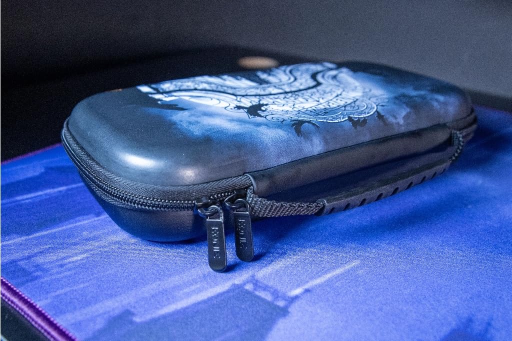 Konix Wednesday Schutz- und Transporthülle für Nintendo Switch, Switch Lite und Switch OLED - 8 Spiele - Nevermore Academy-Motiv - Schwarz