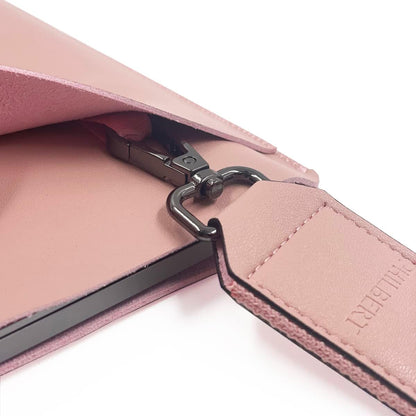 Veganistische lederen laptophoes. Nieuw ultradun ontwerp. Past op 13 inch MacBook Air, MacBook Pro, MacBook Pro Touch Bar en laptops tot 12,1 x 8,5, Rosa | Philbert Danish Design