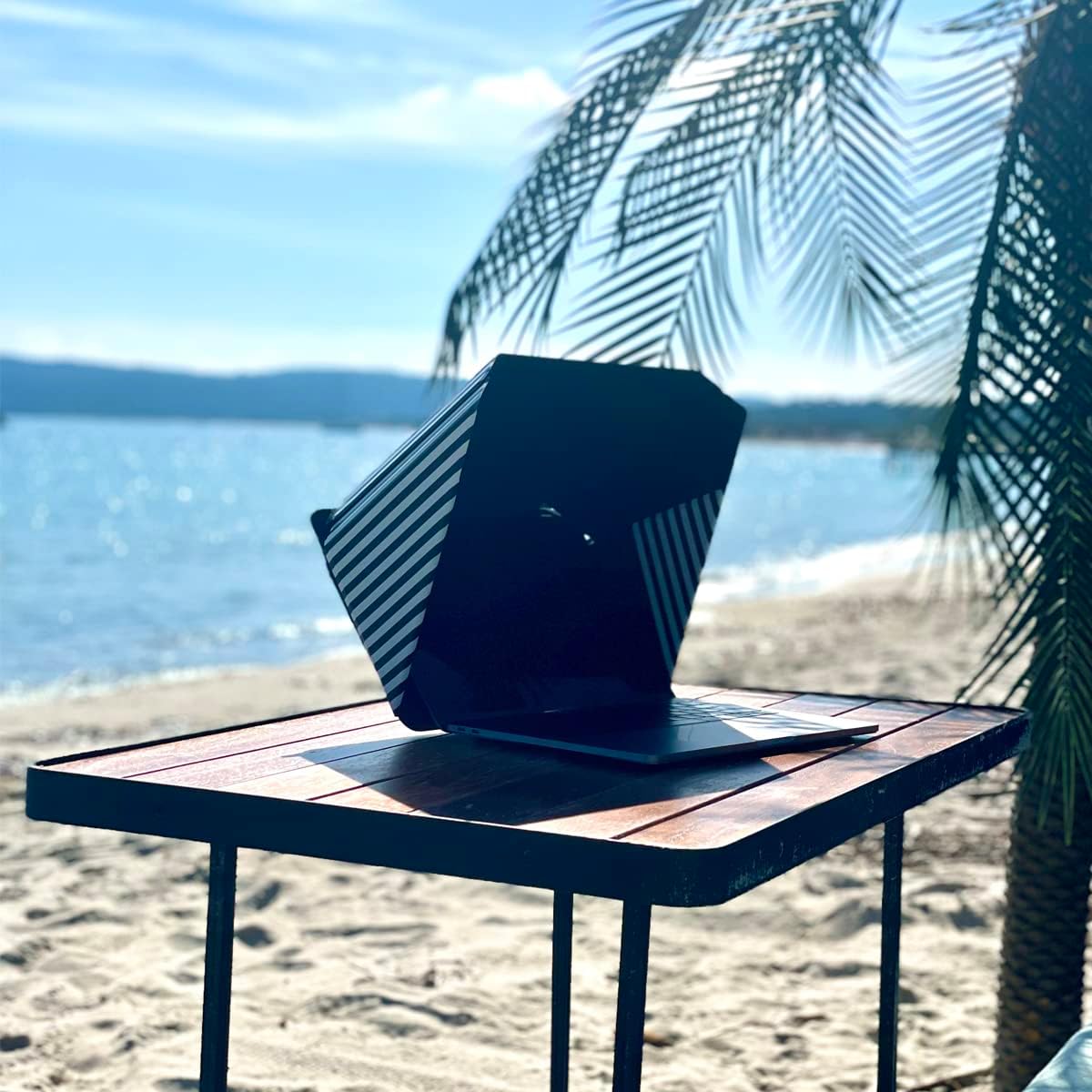 Philbert Danish Design Lux kap voor 4-in-1 laptop - schermschaduw, privacy, hittebescherming, contrastverbetering - geschikt voor 15"-16" laptops, zelfstaande hoes met zak - gestreept