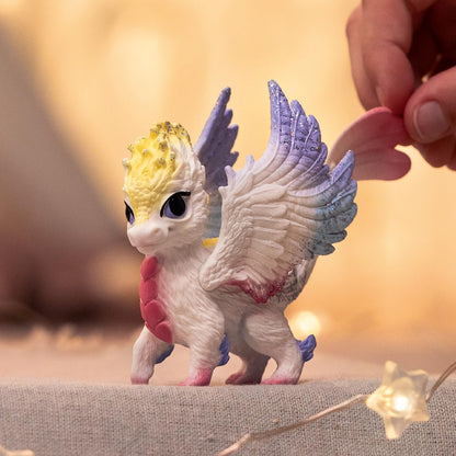 schleich BAYALA | Regenbogen Babydrache 70825 | detailgetreue, Fantastische Figuren | tolles Geschenk für Mädchen und Jungen | wunderschöne Sammelfiguren | Spielfigur ab 5 Jahren | 6 x 10 x 7 cm