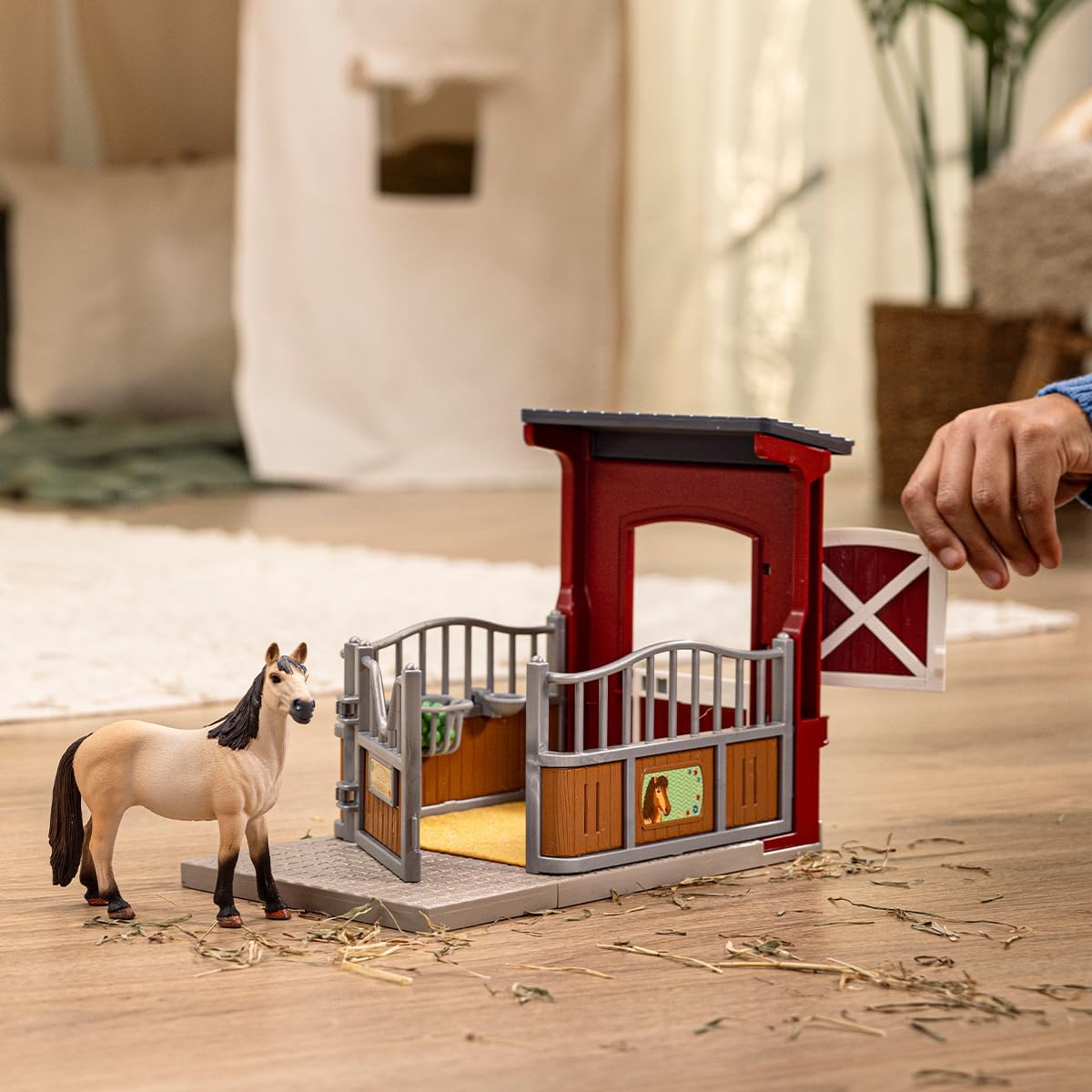 schleich 42724 Ponybox mit Mustang Stute, ab 3 Jahren, FARM WORLD - Spielset, 19 Teile