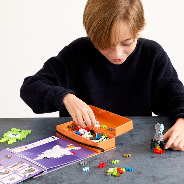 Plus-Plus 3989 Geniaal bouwspeelgoed, activity pad, heelal, bouwstenenset voor 2D- en 3D-figuren, creatieve bouwstenen voor kinderen vanaf 5 jaar, 125 delen