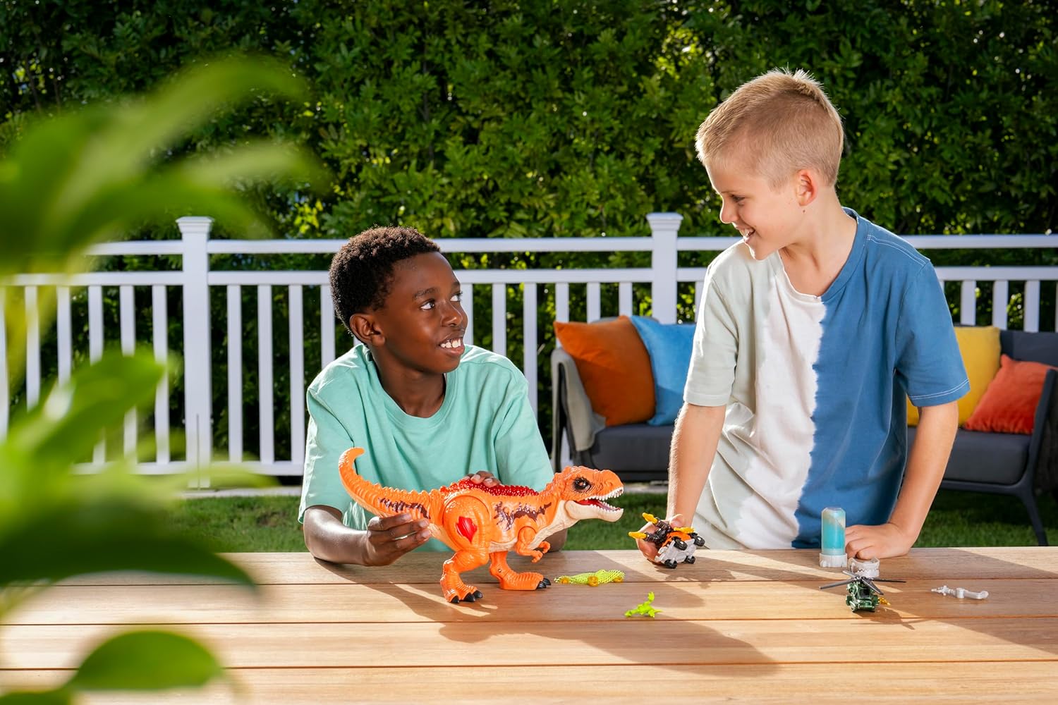 ROBO ALIVE Dino Escape, Series 1, Dinosaur and Helicopter Playset, Battery-Powered Robotic Light Up Toy, (T-Rex