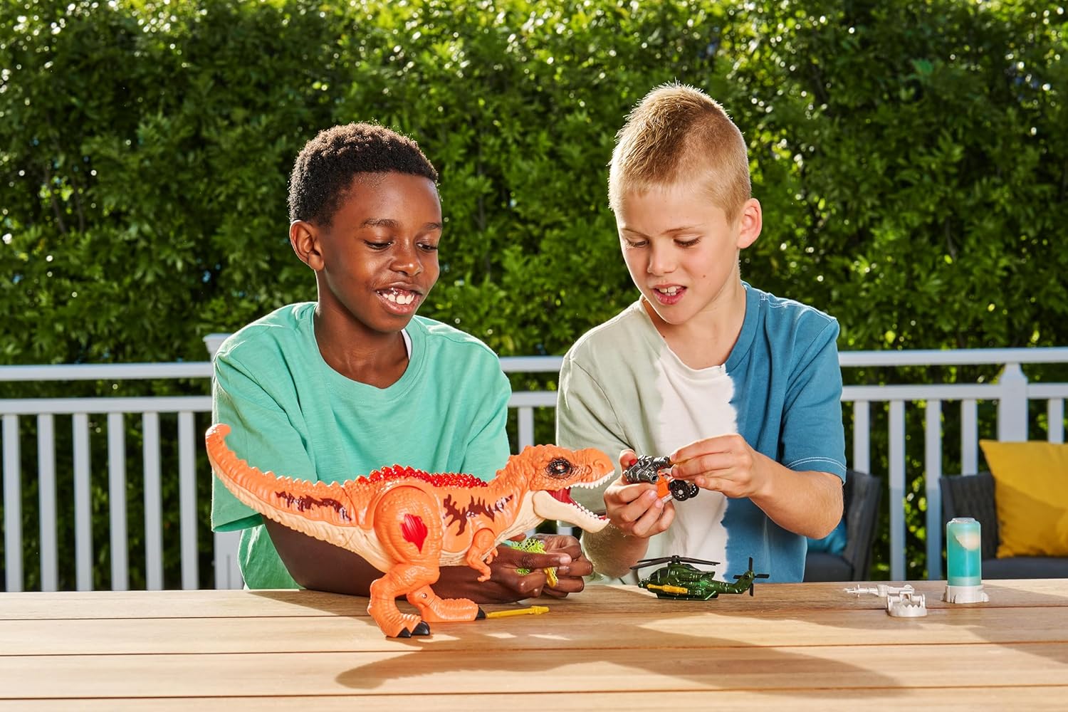 ROBO ALIVE Dino Escape, Series 1, Dinosaur and Helicopter Playset, Battery-Powered Robotic Light Up Toy, (T-Rex