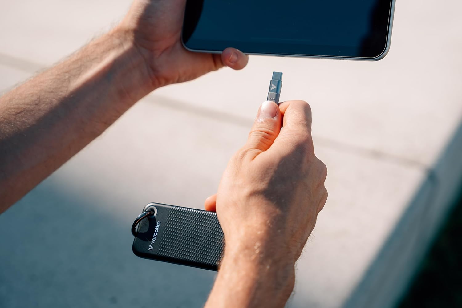 Verbatim Pocket SSD 2 TB, Externe SSD USB 3.2 Gen 2, bis zu 1000 MB/s Lesen & Schreiben, tragbare Festplatte für PC, Mac & Konsole, Schwarz/Grau