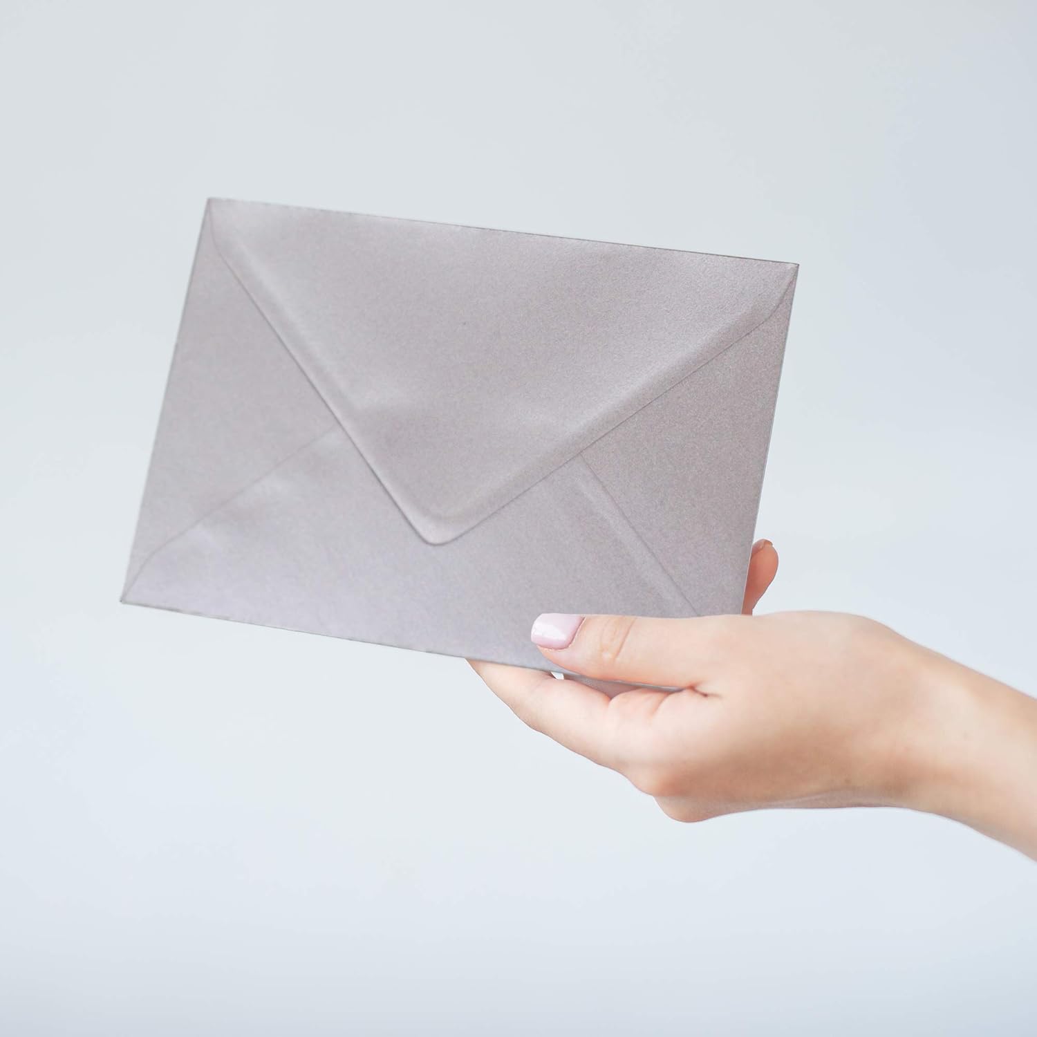 Pukka Pad, Pukka Post & Packaging Gummed Envelopes - Pack of 25, Ready-to-Seal, Durable 100GSM Postal Envelopes for Letters, Invitations, and Other Mail - 114 x 162mm, Size C6, Silver