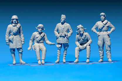 Miniart 1:35 - Italian Tank Crew with Resin Heads
