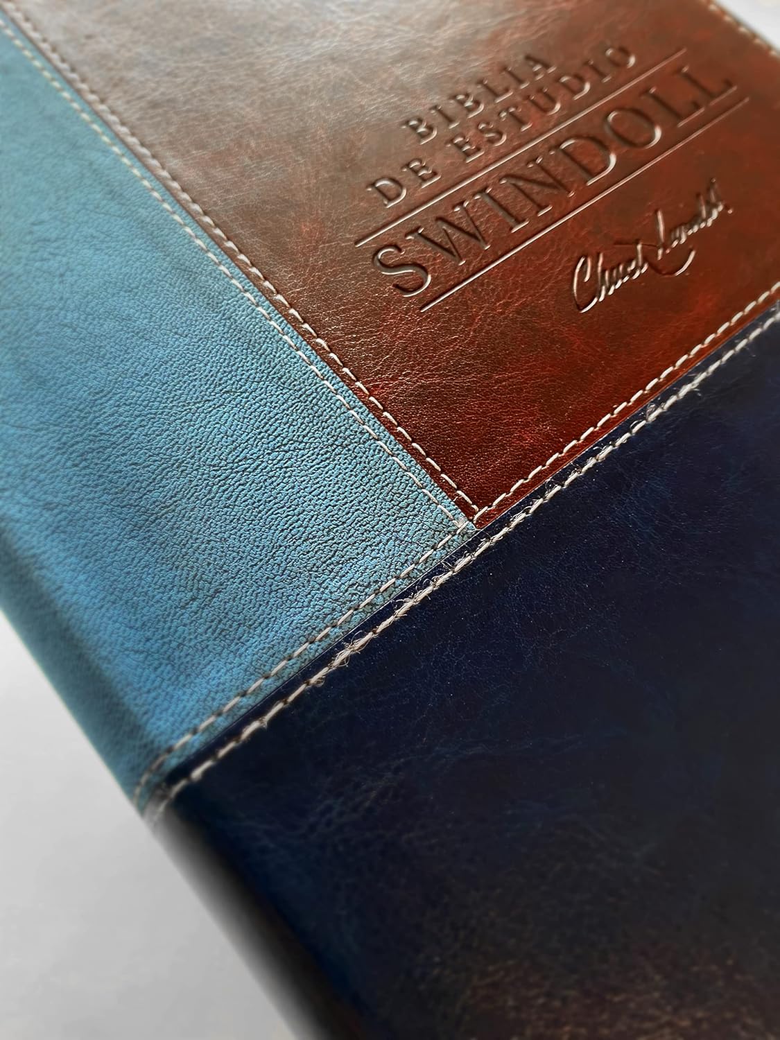 Biblia de estudio Swindoll NTV, SentiPiel, Café/Azul/Turques