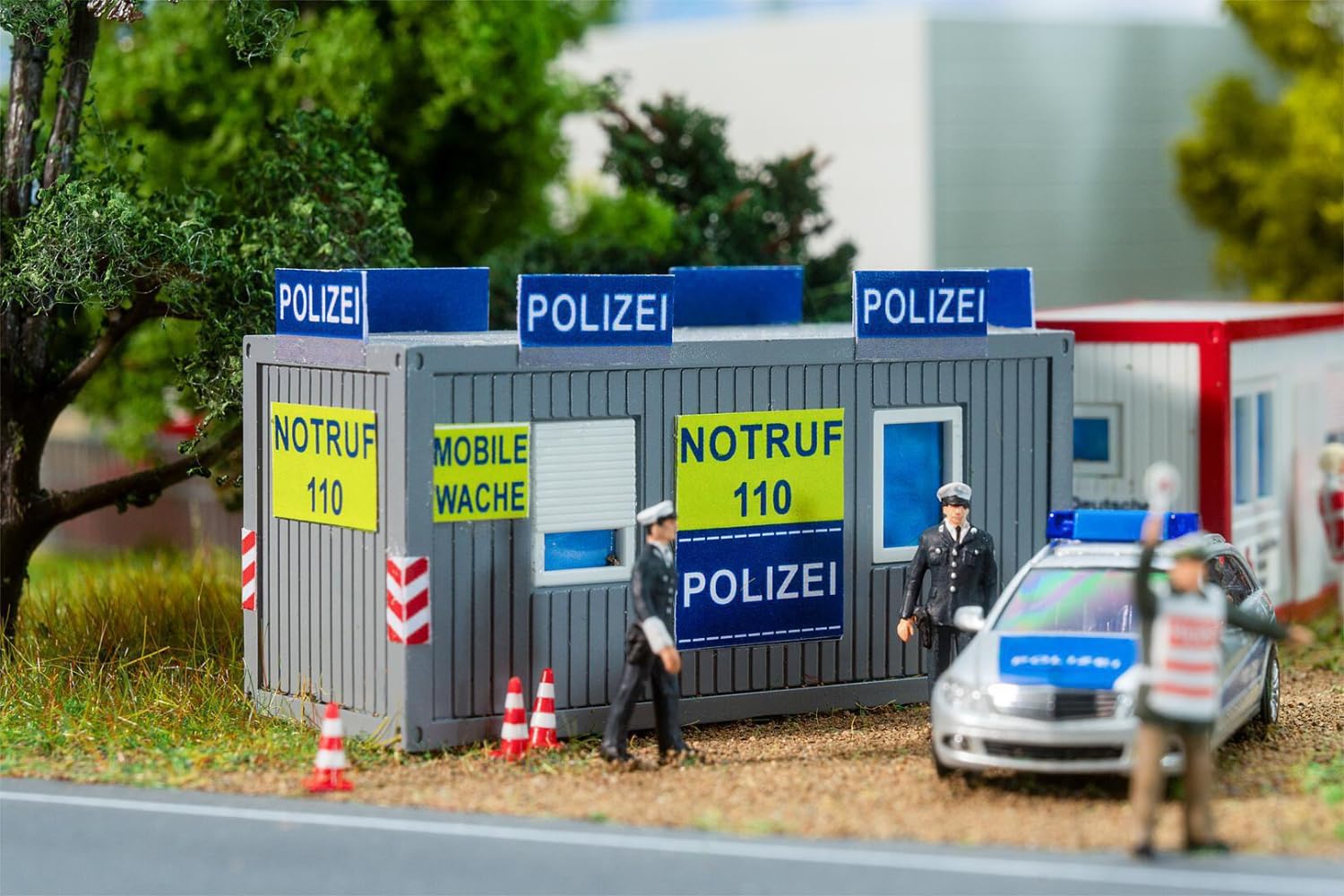 180338 H0 bureaucontainer politie en DRK