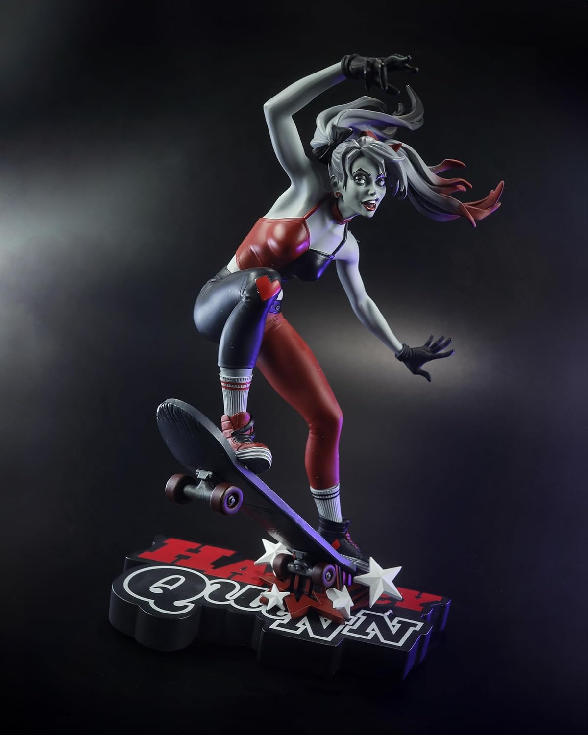 McFarlane Toys - DC Direct Harley Quinn by Ivan Tao (Harley Quinn: Red, White & Black) 1:10 Scale Resin Statue
