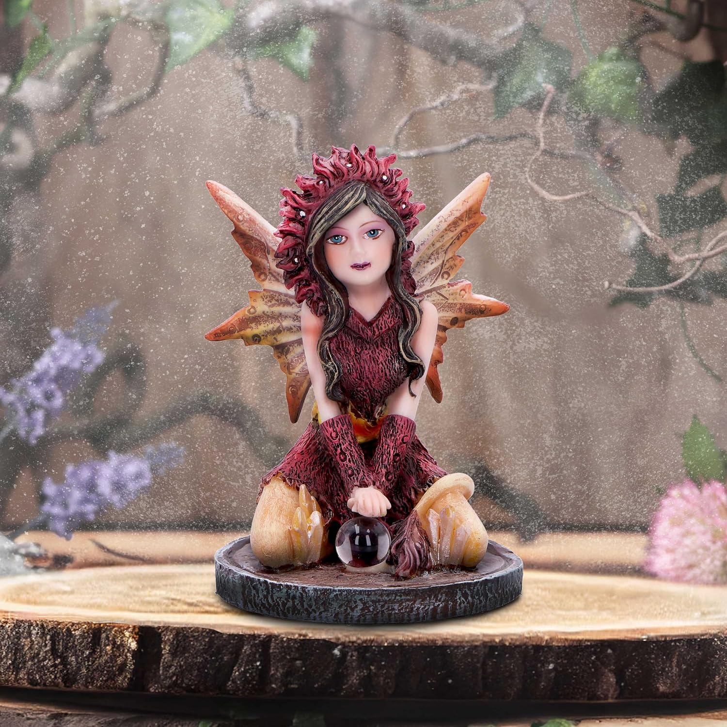Nemesis Now Statuetta di papavero fata in cristallo, 9 cm, resina, fata rossa con sfera di cristallo, fata inginocchiata con sfera di vetro, regalo fantasia, fata in resina di alta qualità