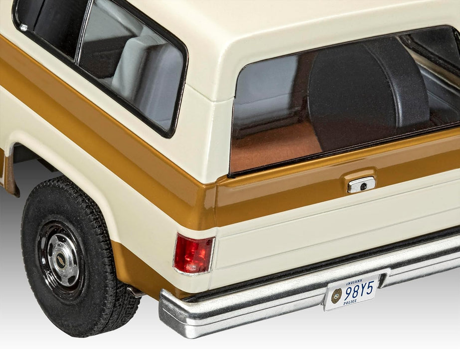 Revell Model Set 67724 1985 Chevrolet K5 Blazer: Stranger Things 1:25 Scale Unbuilt/Unpainted Plastic Model Kit With Accessories