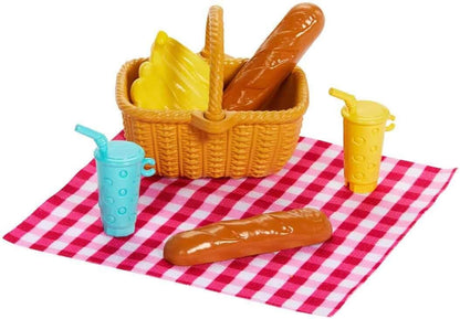 Barbie - Famiglia e Amici, set con bambole Barbie Malibu e la piccola Chelsea, più di 9 accessori e abiti a tema picnic inclusi, giocattolo per bambini, 3+ anni, JBF43