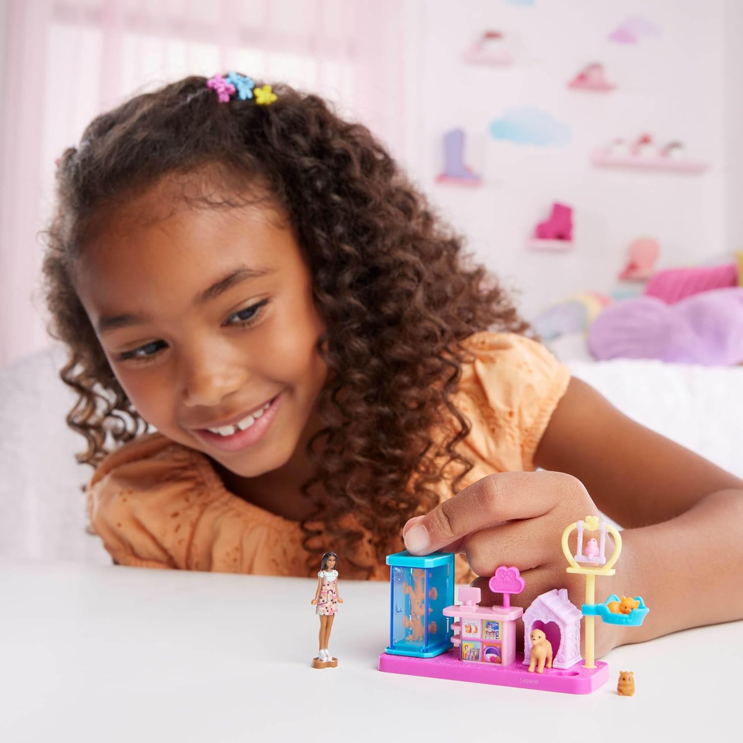 Barbie Mini BarbieLand Collectible Pet Boutique Playset with 1.5-Inch Doll, Pet Product Display, Check Out Stand, Pet House & Cat Baskets for Storytelling Play, JCR30
