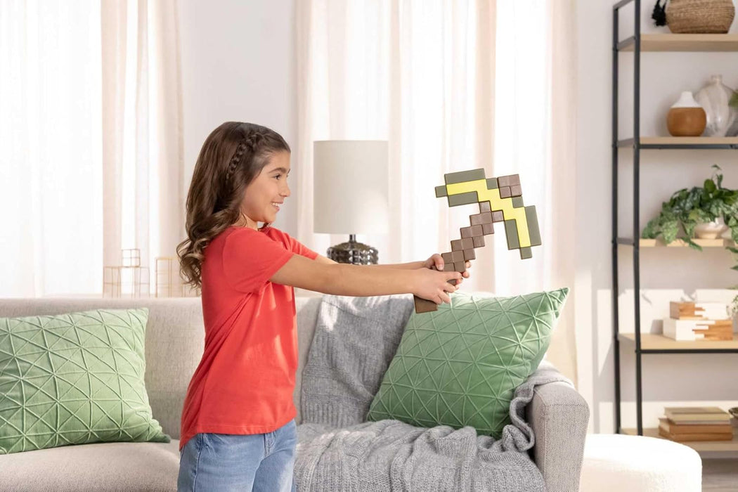 Minecraft Role-Play Battle Toy Accessory Collection with Pixelated Design (Styles May Vary), JCV18