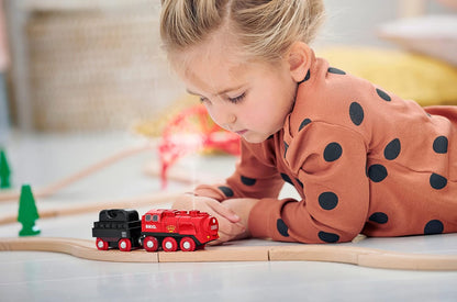 BRIO World 36017 Battery Steam Train Set - Cold Water Steam From The Chimney of The Engine Flows While Driving - Classic Train Eight Layout Including Mountain Tunnel
