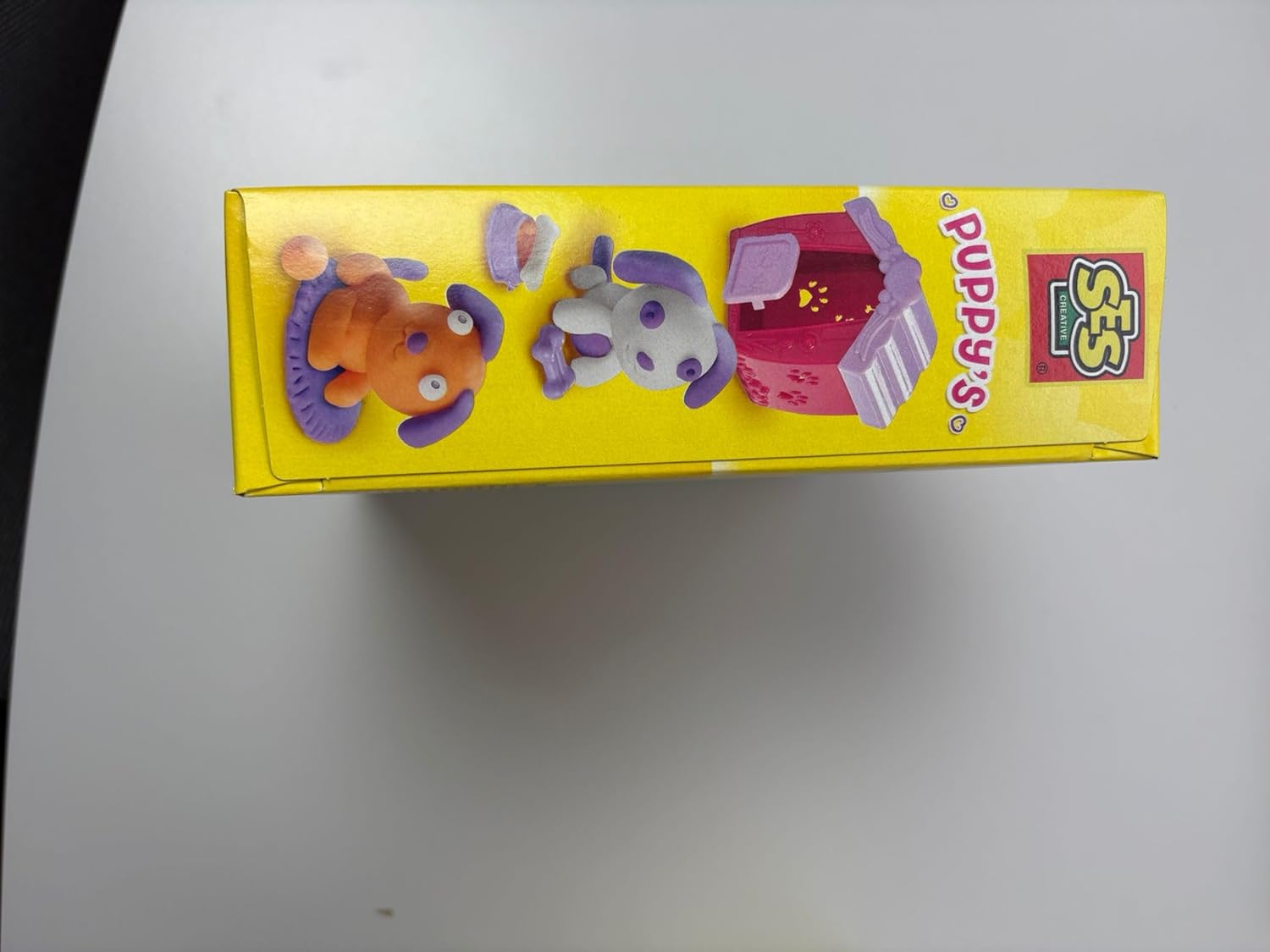 SES Creative 00505 Dough Puppy Play Set - Create Adorable Puppies with Gluten-Free Dough - Includes Doghouse and Accessories - Safe and Fun for Kids Aged 3+, Lila, Orange, Weiß
