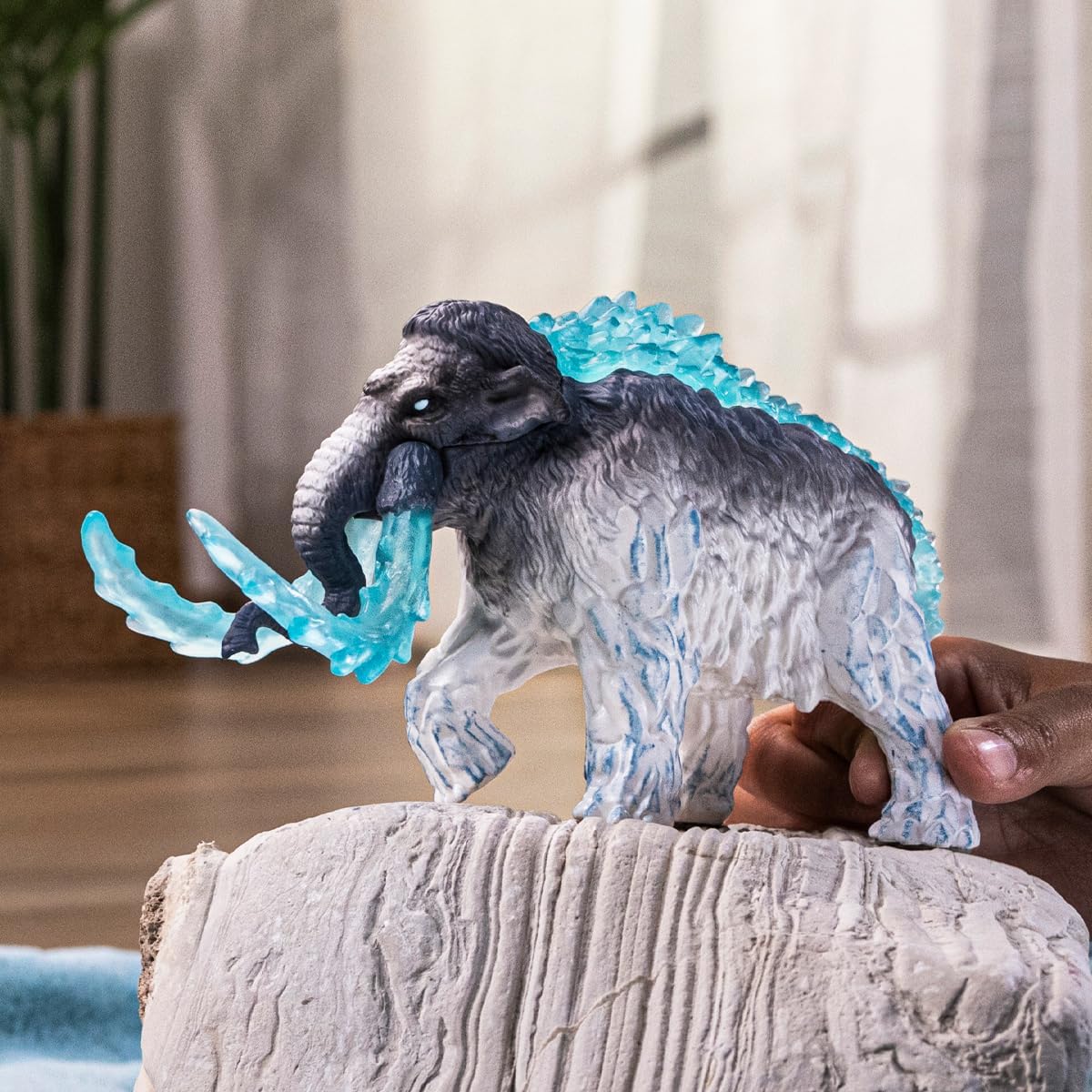 SCHLEICH ELDRADOR Creatures | Frostmammut 70829 | ELDRADOR Monster Spielfigur mit beweglichen Stoßzähnen | tolles Geschenk für Mädchen und Jungen | Spielzeug ab 7 Jahren | 9 x 16 x 11 cm