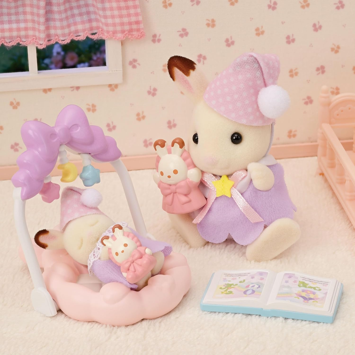 Sylvanian Families 5806 Schokoladenhasen Träumsüß Set, Spielset mit Tierfigur, Mit süßen Mäusefiguren, Spielzeug für Kinder ab 3 Jahren