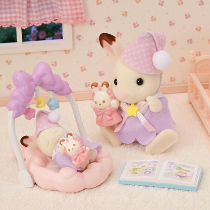 Sylvanian Families 5806 Schokoladenhasen Träumsüß Set, Spielset mit Tierfigur, Mit süßen Mäusefiguren, Spielzeug für Kinder ab 3 Jahren