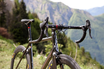 Cinelli Neos Drop Handlebars, Black/Red, 40cm