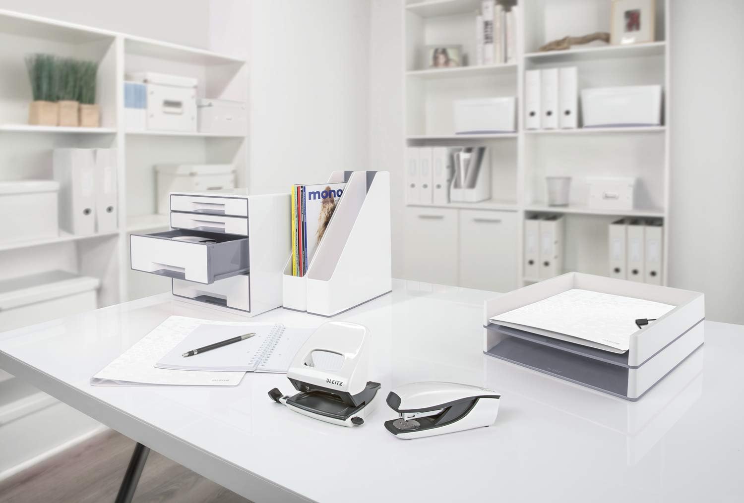 Leitz Cucitrice a pinza, Capacità 15 fogli, Design ergonomico in metallo, Include punti, Gamma WOW, 55472001 - Bianco