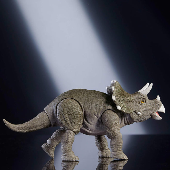 Jurassic World Hammond Collection Dinosaur Action Figure Toy, Juvenile Triceratops Premium Movie Design with Glass Eyes & 14 Points Articulation, JDJ07