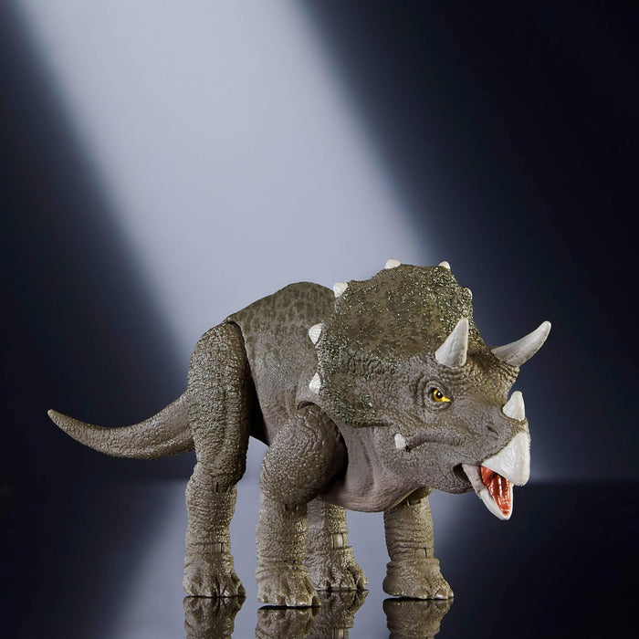 Jurassic World Hammond Collection Dinosaur Action Figure Toy, Juvenile Triceratops Premium Movie Design with Glass Eyes & 14 Points Articulation, JDJ07