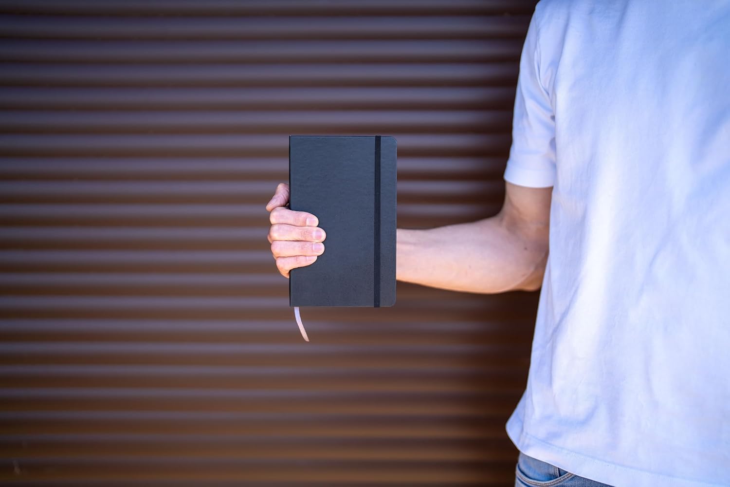 Moleskine Daily Planner 2025-2026, 18-Month Daily Diary With Soft Cover and Elastic Closure, Large Format 13 x 21 cm, Colour Black