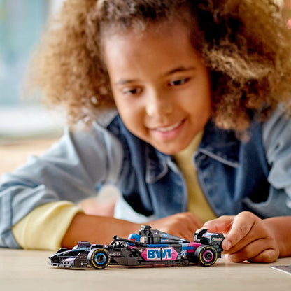 LEGO Speed Champions Auto da Corsa BWT Alpine F1 Team A524 Macchina Giocattolo da Collezione con Minifigure del Pilota, Modello per Bambini e Bambine da 10 Anni o per Adulti Fan della Formula 1 77248