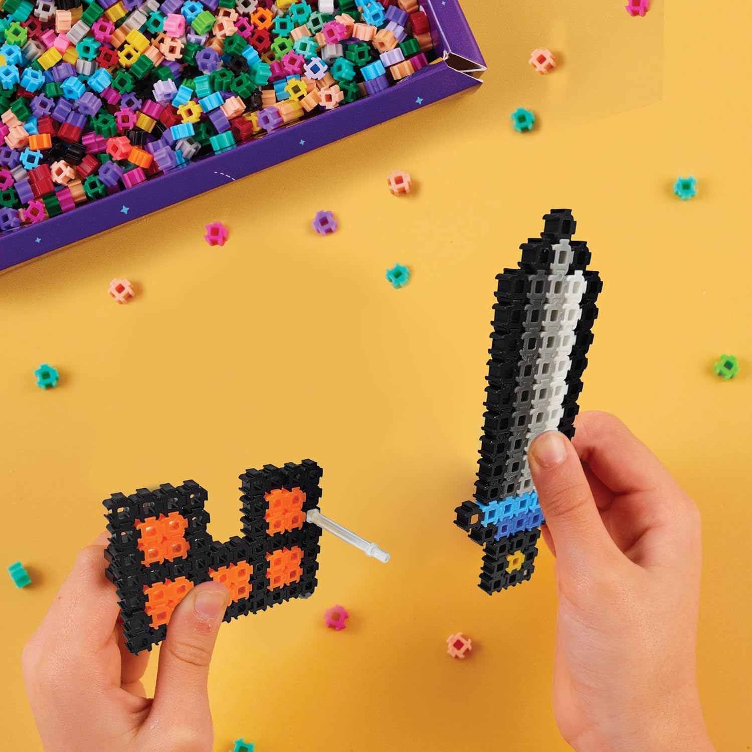 Simbrix 08184 Starter Pack Gamer Quest 1000+ brix Create 2D and 3D Pixel Arts and Crafts STEM Toys for Boys and Girls Ages 5 and up, Multicolour
