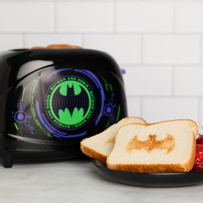 Uncanny Brands DC Comics Batman Game Over Two-Slice Toaster – Toasts Batman Logo on Your Toast – Fun Kitchen Appliance – Compact and Easy to Use