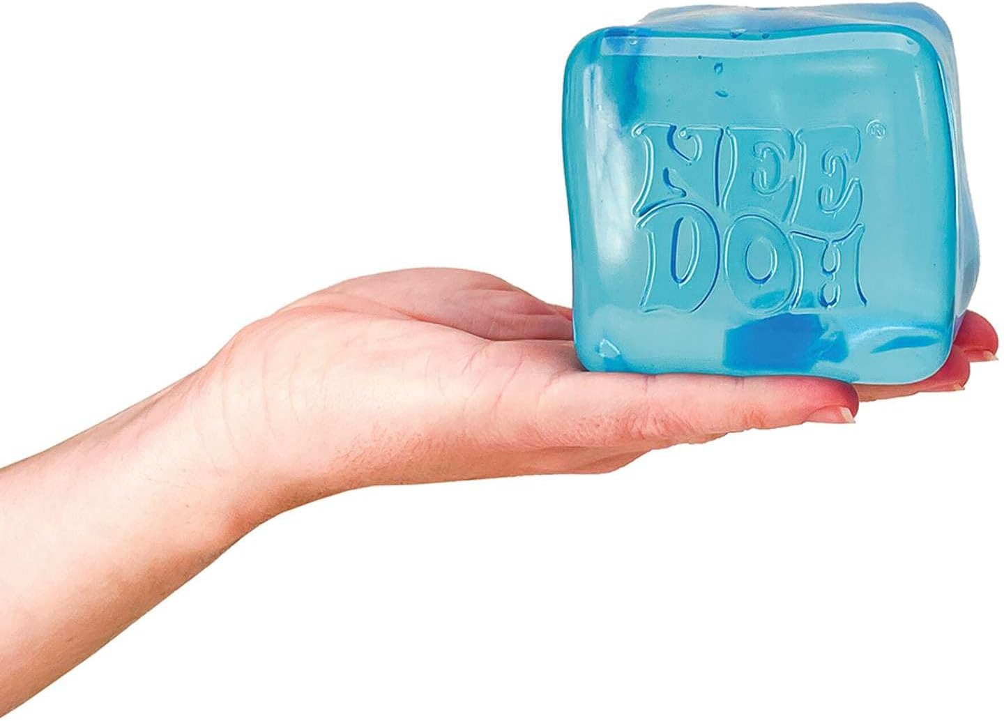 Schylling NeeDoh Niceberg - Sensory Squeeze Toy - Super Solid Squish - 7,6 cm Cube - Kleur kan variëren (Pack van 1