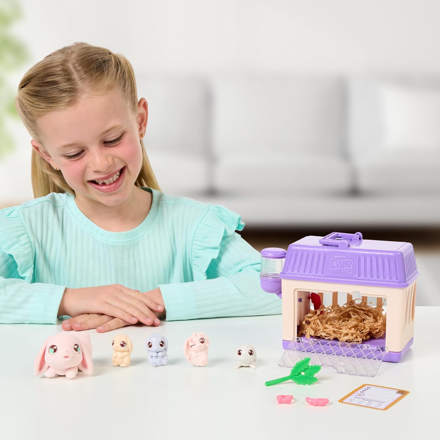 Little Live Pets Mama Surprise Minis Bunny Toy, zorg voor je Mama Bunny in hun hok om 2, 3 of 4 mini-baby's te onthullen
